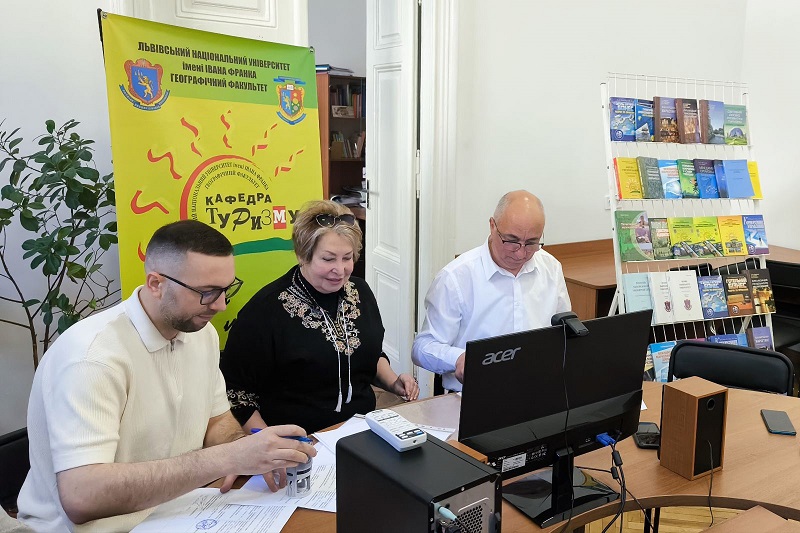 Signing of the Memorandum of Cooperation between the Department of Tourism, Faculty of Geography, Ivan Franko National University of Lviv and the Ukrainian School of Hospitality