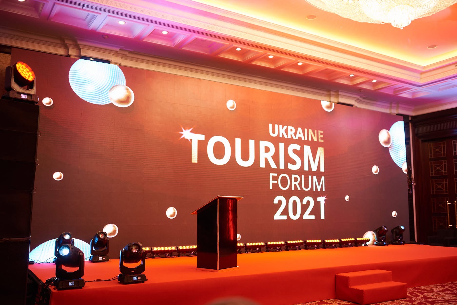 Triumph of Inclusivity and Impeccable Service: Swiss Hotel and Valentino Restaurant Win at Ukraine Tourism Awards 2021!