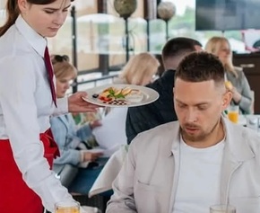 Меню в ресторанах скорочується і стає дорожчим